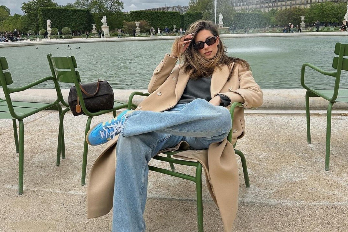 Sara Jo spontanim poziranjem naglašava lijep stajling (FOTO)