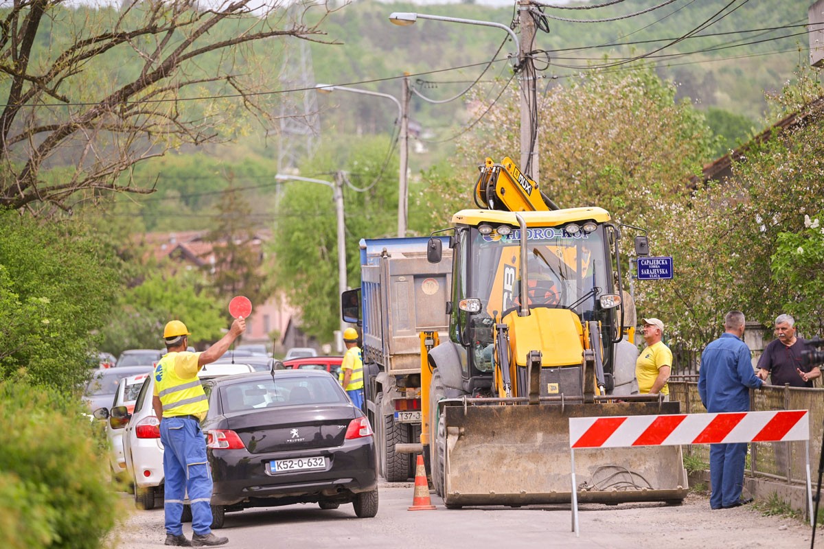 Završetak mosta i glavnog puta u banjalučkom naselju Česma tokom ljeta