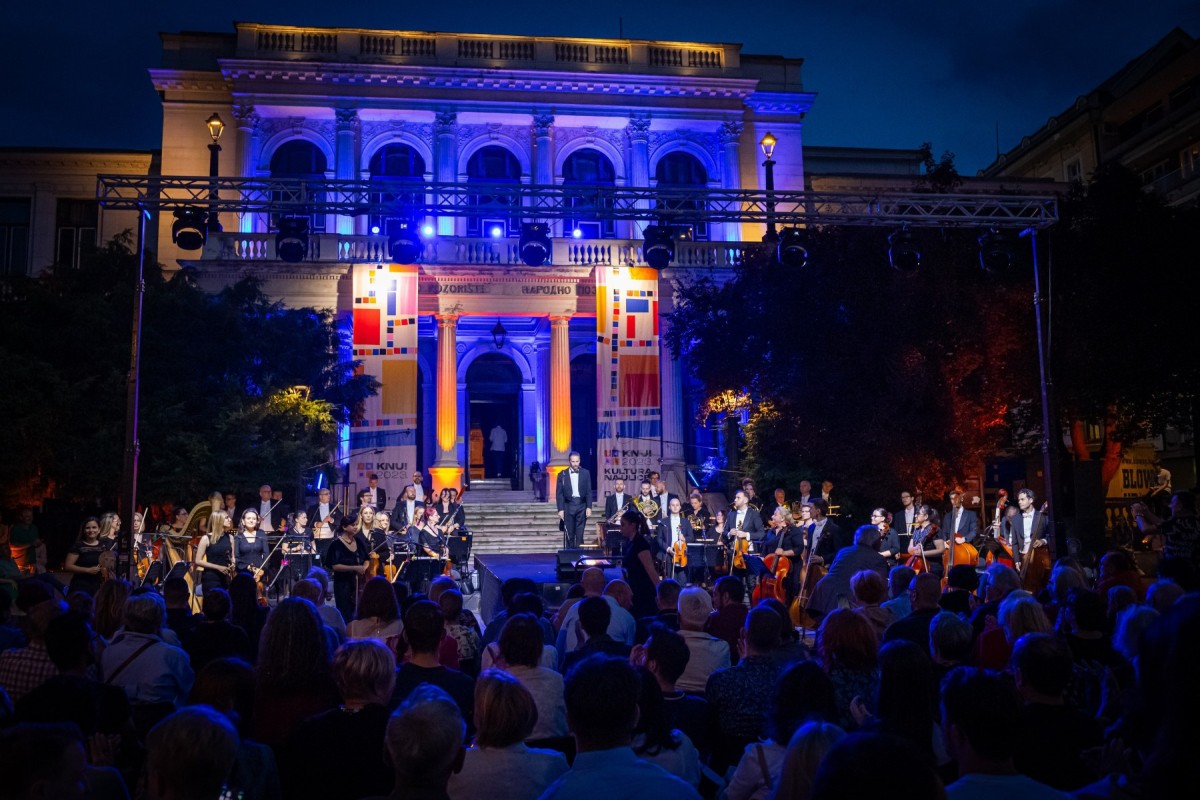 Koncert Hora Opere NPS na trgu Susan Sonstag