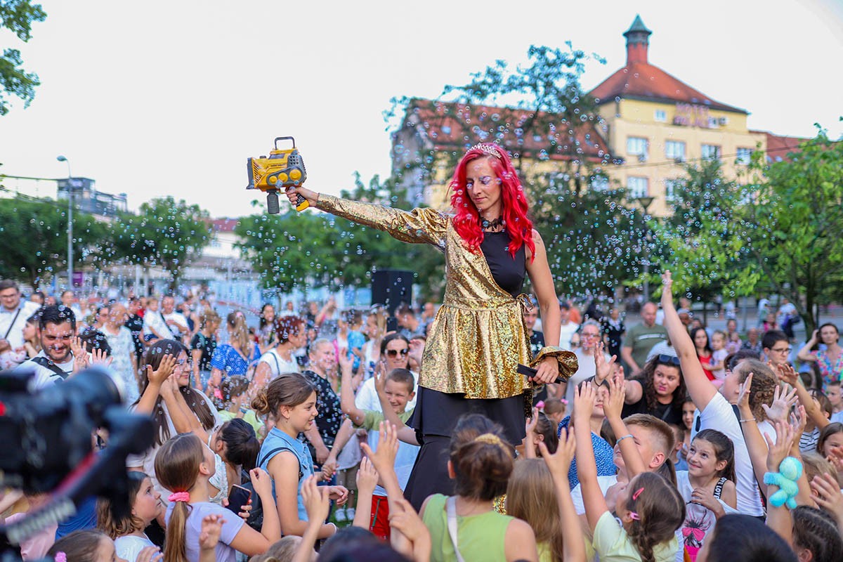 Počeo još jedan „Trotoart“: Ples, zabava i fenomenalne akrobacije u Banjaluci