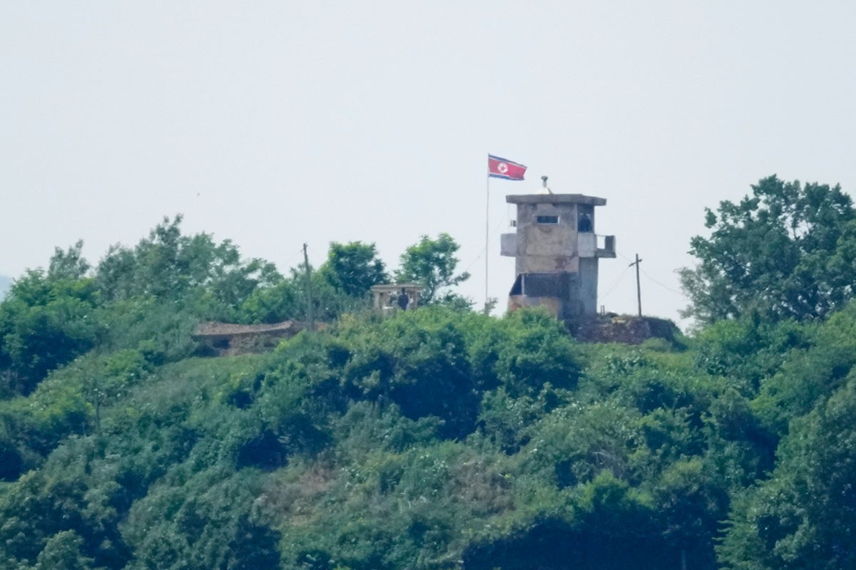 Južna Koreja ispalila hice upozorenja na sjevernokorejske vojnika