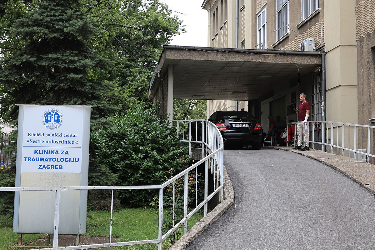Preminuo čovjek koji se zapalio ispred zgrade Vlade u Zagrebu