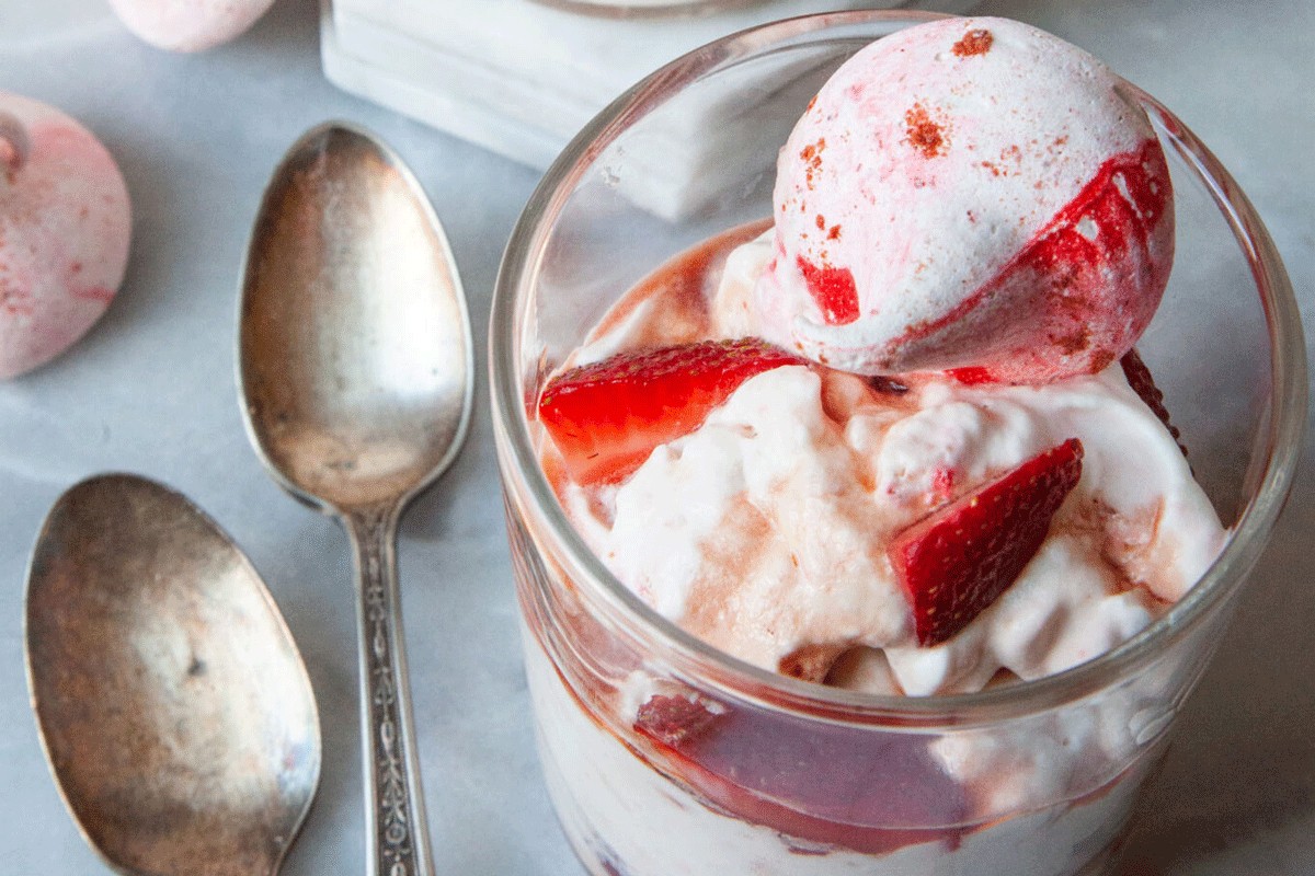 Eton mess, poslastica koja ukusom podsjeća na Pavlovu tortu