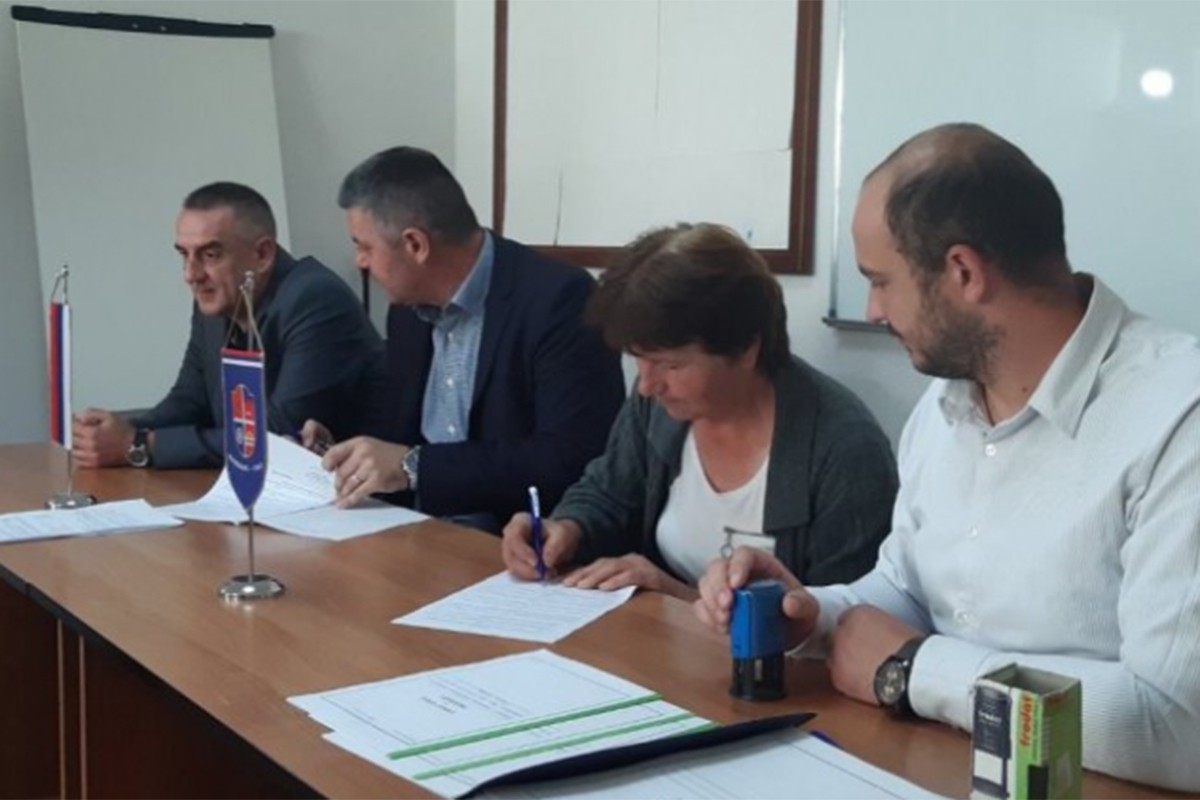 Potpisan ugovor sa poljoprivrednicima iz Mrkonjić Grada