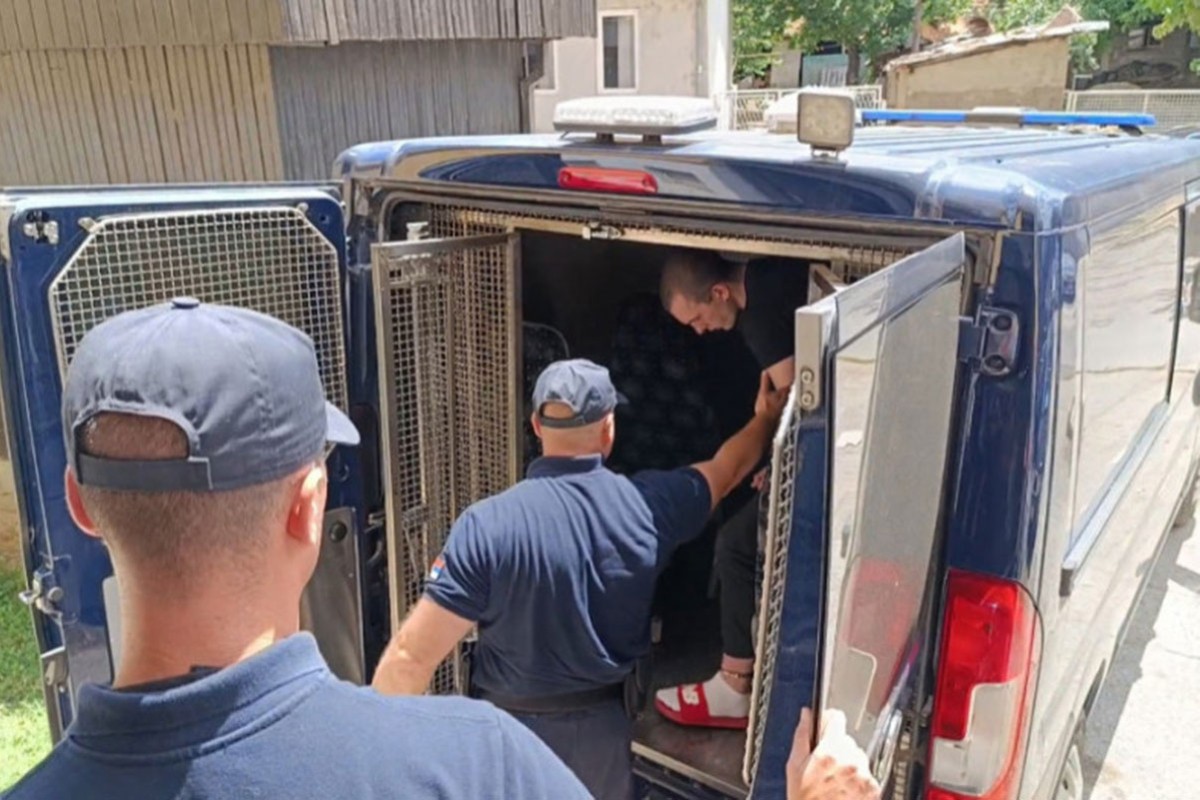 Saslušan osumnjičeni za ubistvo oca, babe i djeda u Srbiji