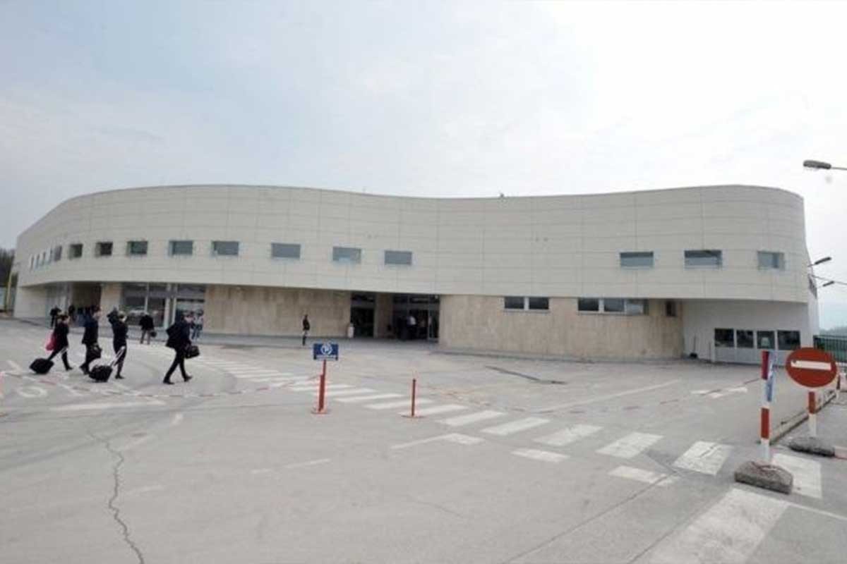 Tuzlanski aerodrom: Svjetla ugašena, na pisti psi lutalice