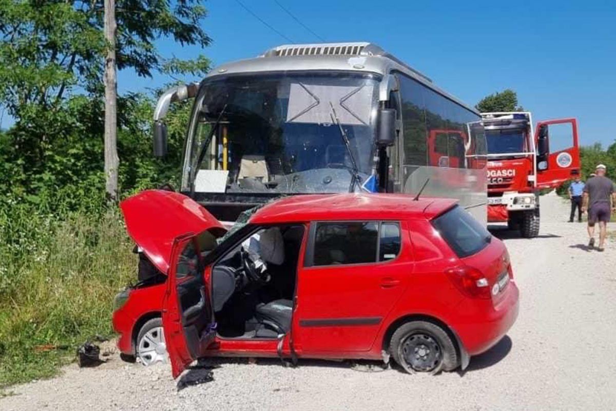 Prijedorčanka poginula u sudaru autobusa i škode