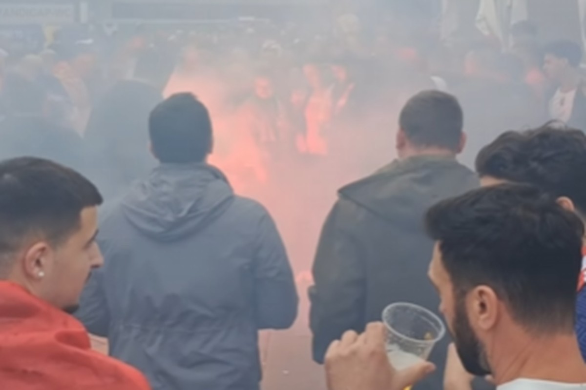 Krvavi okršaj srpskih navijača ne prestaje: Zapaljene zastave  Engleske i Albanije (VIDEO)