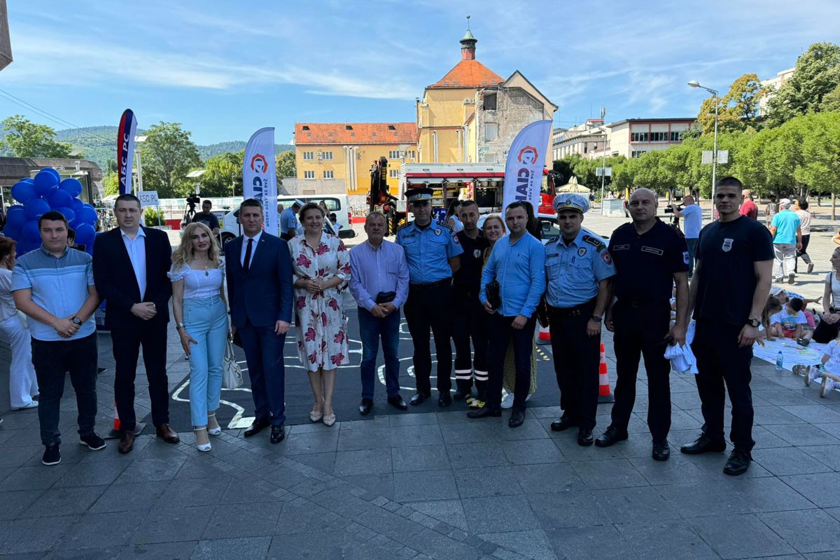Kampanja "Lako je brzinu smanjiti" na Trgu Krajine