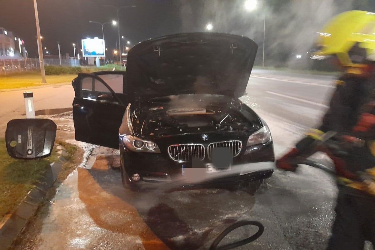 Banjalučki vatrogasci gasili automobile i traktor