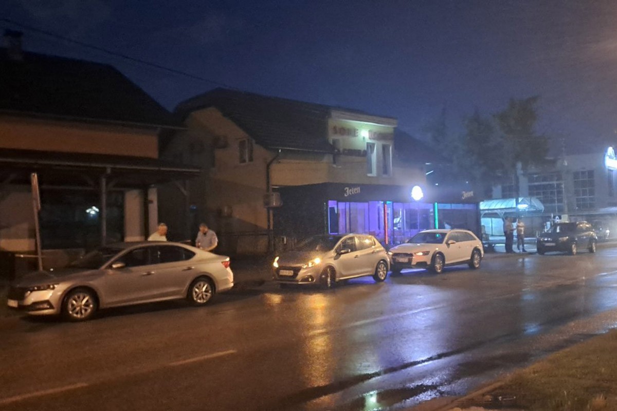 Gužva ispred Policijske stanice Lazarevo u Banjaluci, građani prijavljuju štete (FOTO)