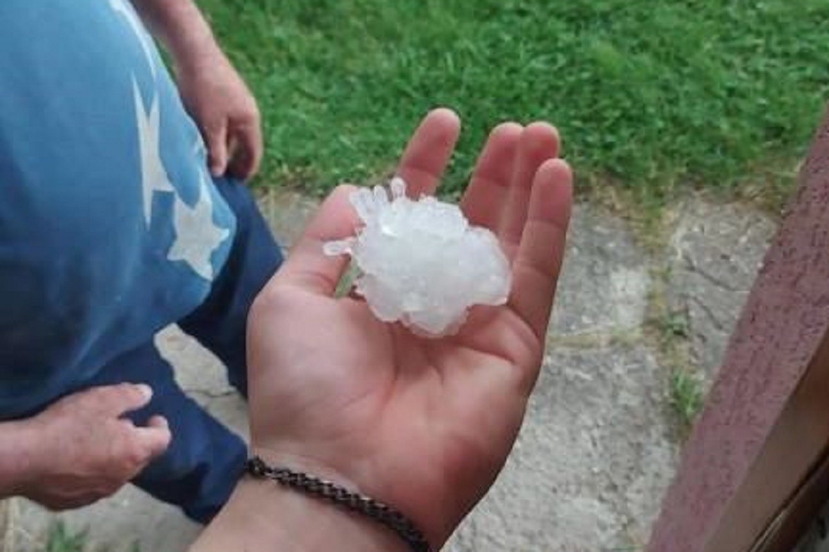 Srbiju pogodilo nevrijeme i "ledene lopte" (FOTO)