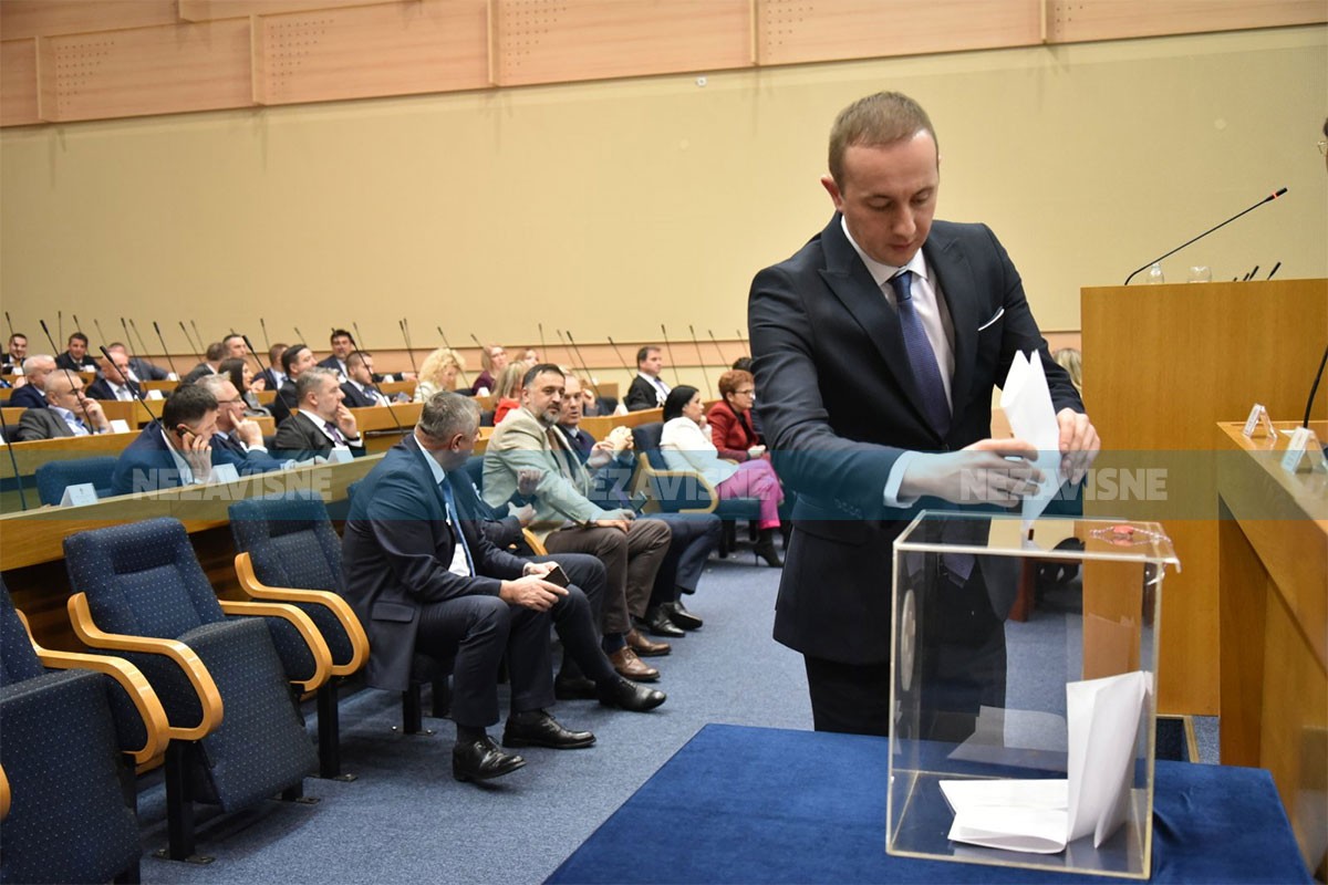 CIK odlučio: Žrijeb za srpskog delegata između SNSD-a i PDP-a 1. jula