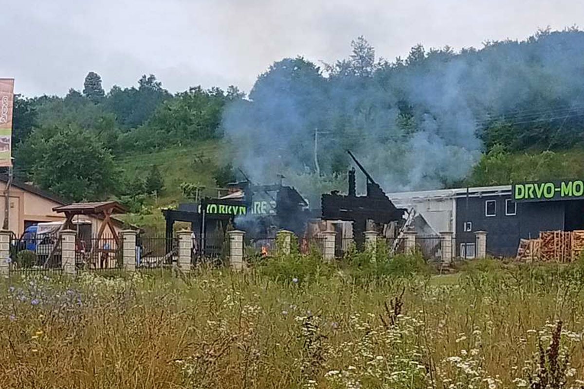 Požar u krugu firme u Šipovu