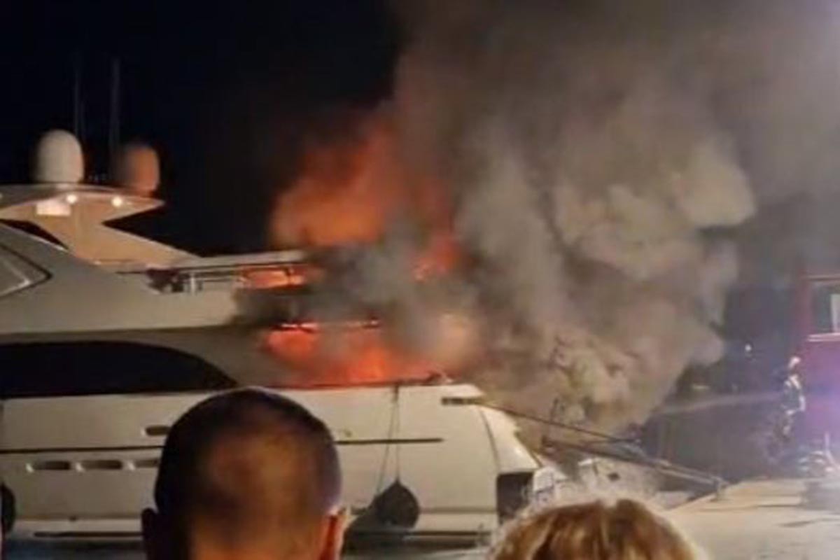 Gorjela luksuzna jahta u Makarskoj (VIDEO)