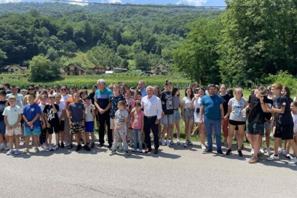Djeca sa Kosova i Metohije srećno stigla svojim kućama