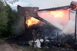 Izgorio pomoćni objekat sa radnim mašinama