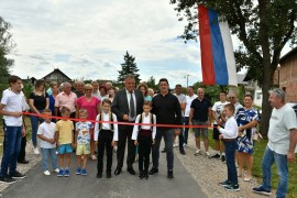 Asfaltiran put u Čatrnji, u tom mjestu sve više preduzeća