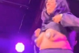 Šok snimak norveške ministarke: Digla majicu i zatresla (VIDEO)