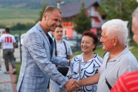 Zelenci dobili rasvjetu, mještane obišao i Stanivuković