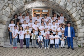 "Otvorena scena": Zvuci harmonike i narodne igre pred bijeljinskom ...