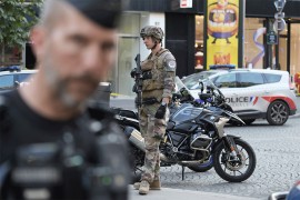 Policajac povrijeđen nožem u centru Pariza
