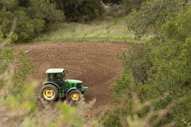 Grupa robota na poljima Kanzasa plijeve njive, mogu li oni ukinuti ...