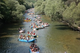 Ključka regata: Više od 600 raftera učestvovalo u karnevalu na vodi