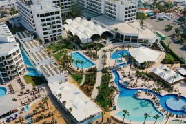 Tragedija u poznatom ljetovalištu: Turista (45) pao s balkona ...