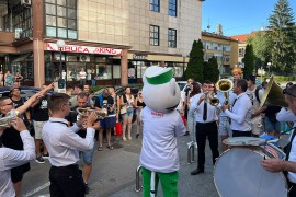 Pun autobus mladih turista stigao na Ljetne noći u Banjaluku ...