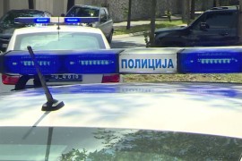 Umjesto u rikverc ubacila u prvu pa sletjela sa tri metra visine, u ...