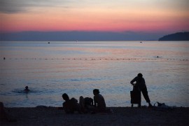 "Fenska bura" zahvatila Dalmaciju: U Baškim Vodama u ponoć izmjereno ...