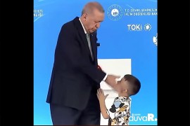Erdogan "ćušnuo" dječaka jer nije htio da mu poljubi ruku (VIDEO)