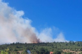 Dramatično u Drvaru: Vatra sve bliže kućama u selu Poljice (FOTO)