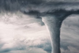 Zaprepašćujući snimak: Tornado protutnjao kroz ruski aerodrom (VIDEO)