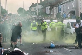 U neredima u Engleskoj povrijeđeno 39 policajaca