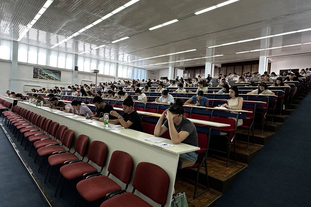 Brucoši širom Srpske sjeli u klupe: Počeli prijemni ispiti (FOTO)