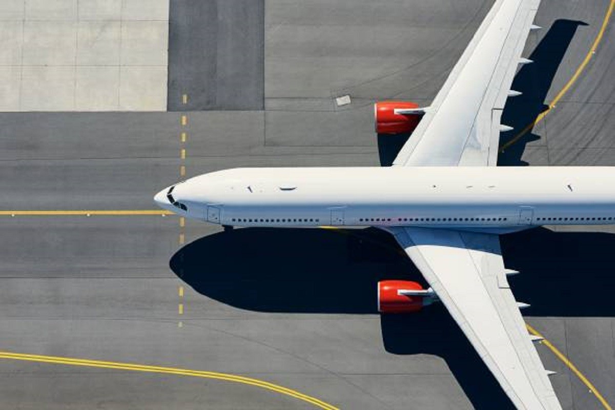 Avion prinudno sletio: Hitno hospitalizovano 30 putnika