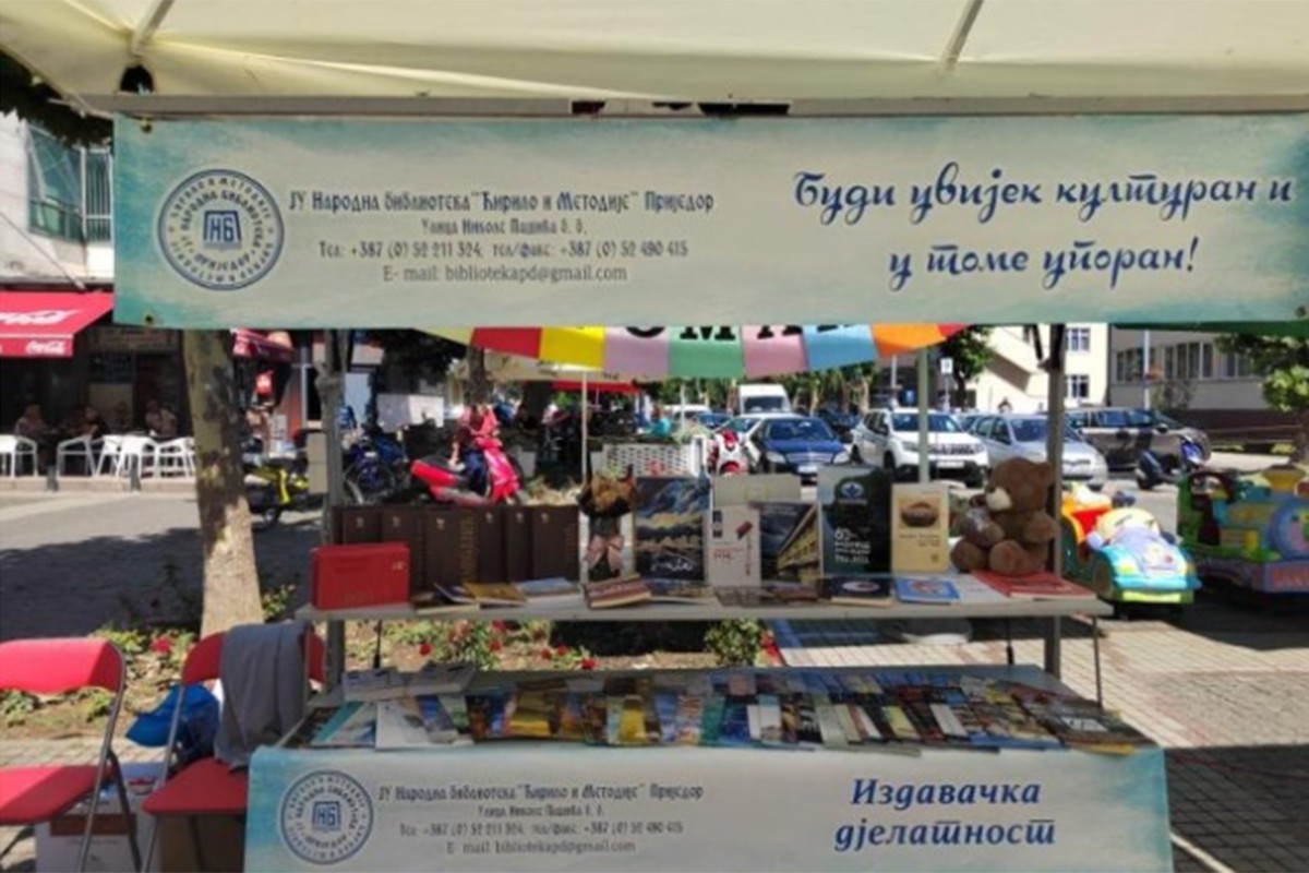 Prijedorčani podržali manifestaciju "Knjigomanija"