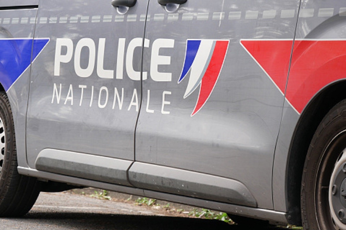 Haos u Versaju: Policija upala u dvorac (FOTO)