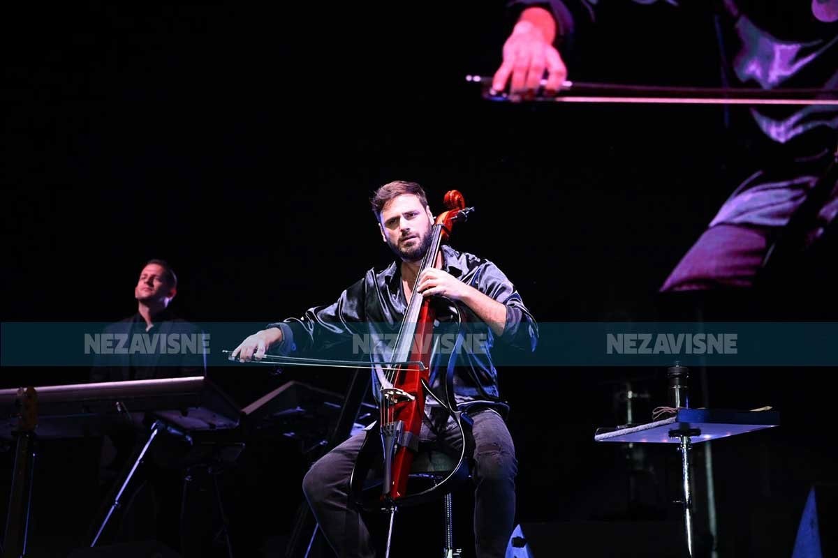 Svjetski šou na Kastelu: Buntovnik na violončelu otvorio "Banja Luka Fest" (FOTO)