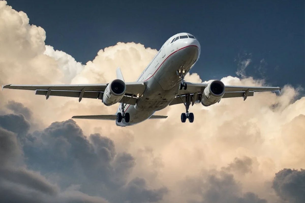 Avion prinudno sletio zbog masovne tuče putnika
