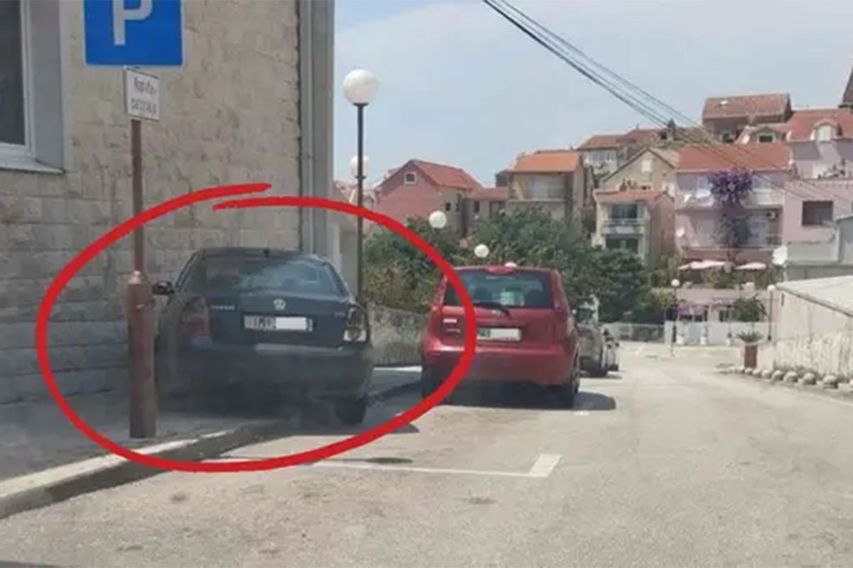Parkirao auto u hlad i blokirao prolaz bolesnicima