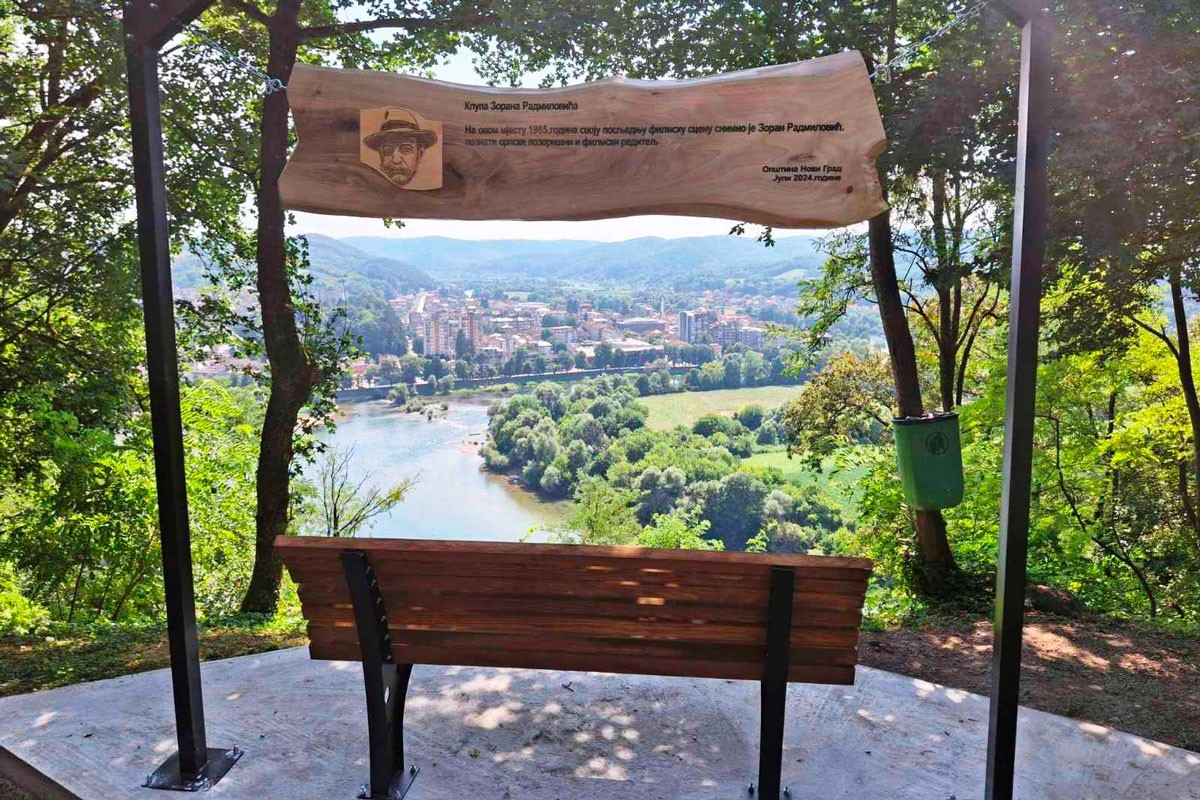 Postavljena klupa Zorana Radmilovića u Novom Gradu, mjesto nije slučajno odabrano