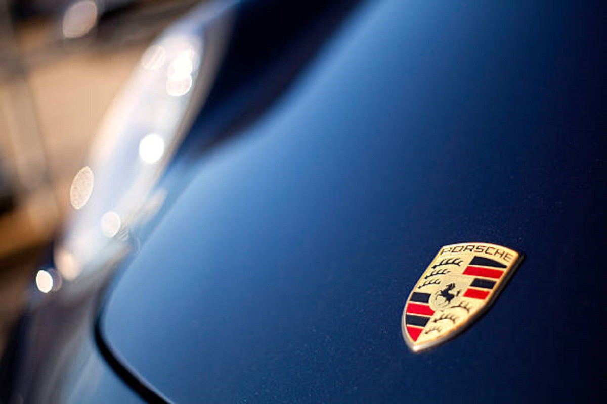 Ako se odreknu Tesle i kupe Porsche dobiće bonus od čak 9.000 maraka