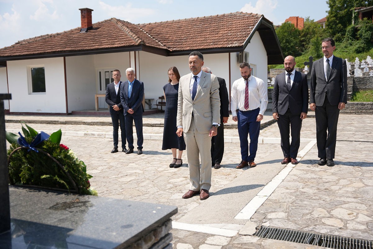 Suljagić prijeti Delegaciji EU: "Odali ste počast ubijenim Srbima, pakleno ćete platiti" (FOTO)