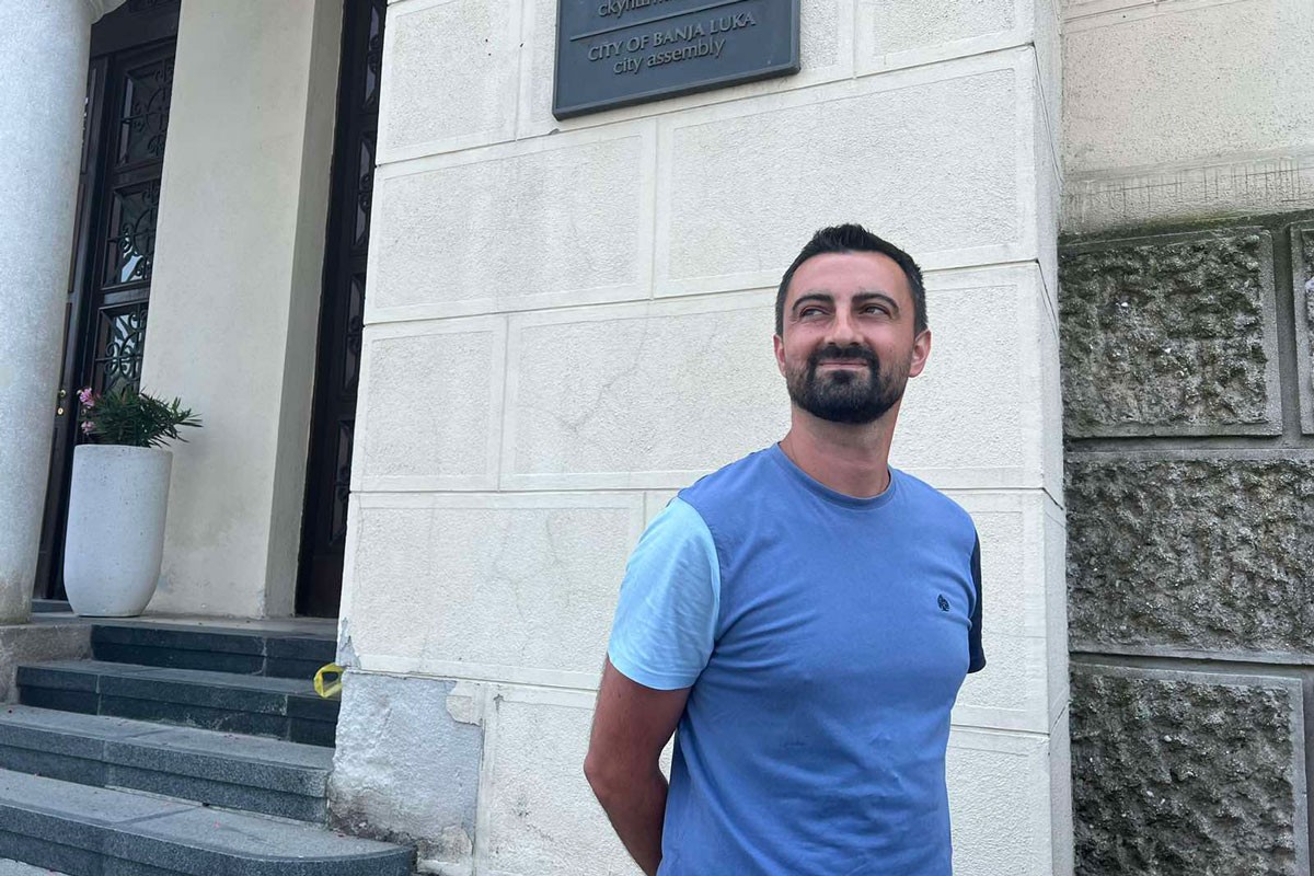 Šibarević pred vratima Gradske uprave Banjaluka zbog vode