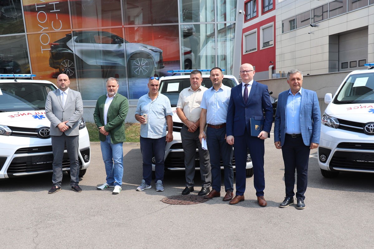 Donacija Vlade Japana: Tri sanitetska vozila zdravstvenim ustanovama