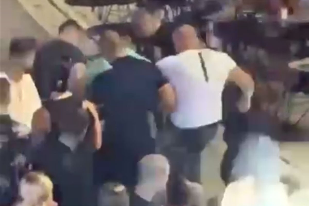 Brutalna masovna tuča ispred lokala u Crnoj Gori (VIDEO)