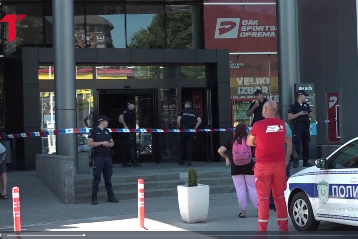 Policija obezbjeđuje tržni centar u Beogradu: "U trenutku je sve krenulo da se ruši"